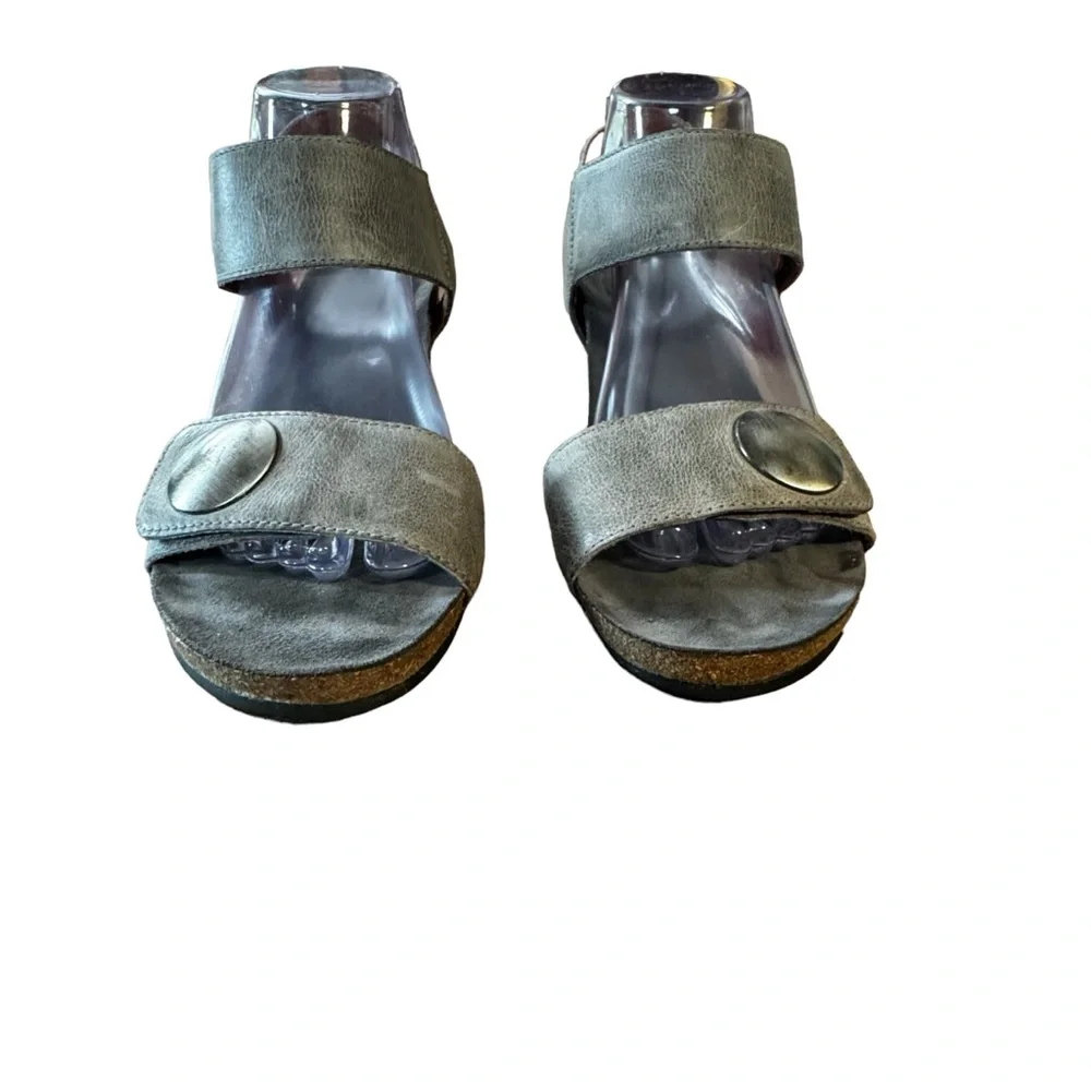 *Taos Footwear 39 (US 8.5) Gray Carousel 2 Wedges Adjustable Hook/Loop Closures